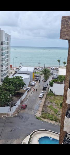 Apartamento na praia de ponta verde com piscina